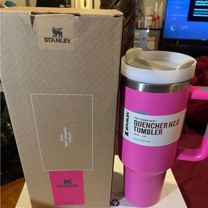 Stanley Pink Quencher H2.0 Tumbler with Handle